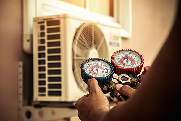 Professional Hvac technician working in Jupiter, FL